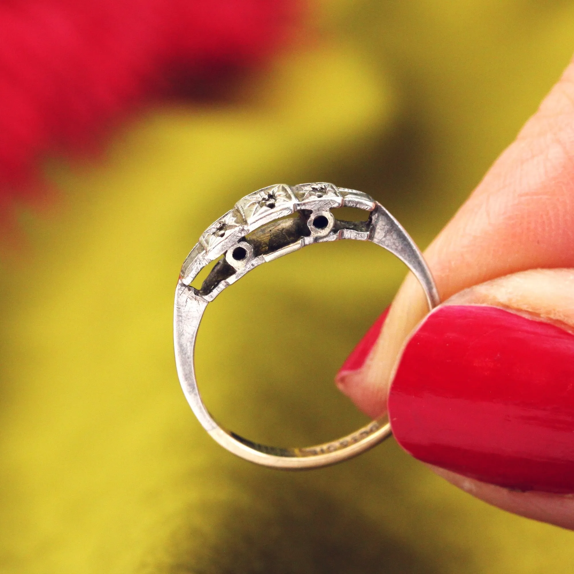Art Deco 9ct Gold & Silver Diamond Ring