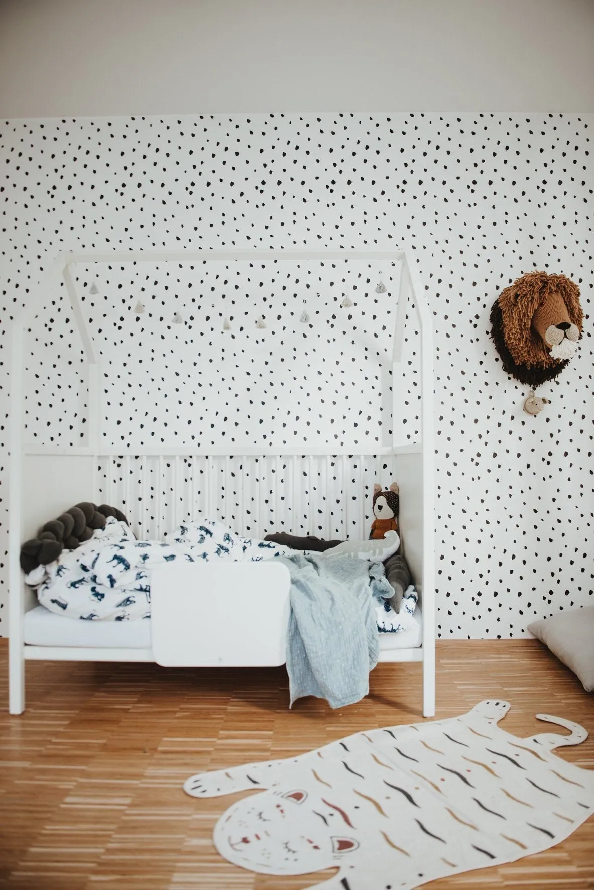 Cute Black Spot Wallpaper