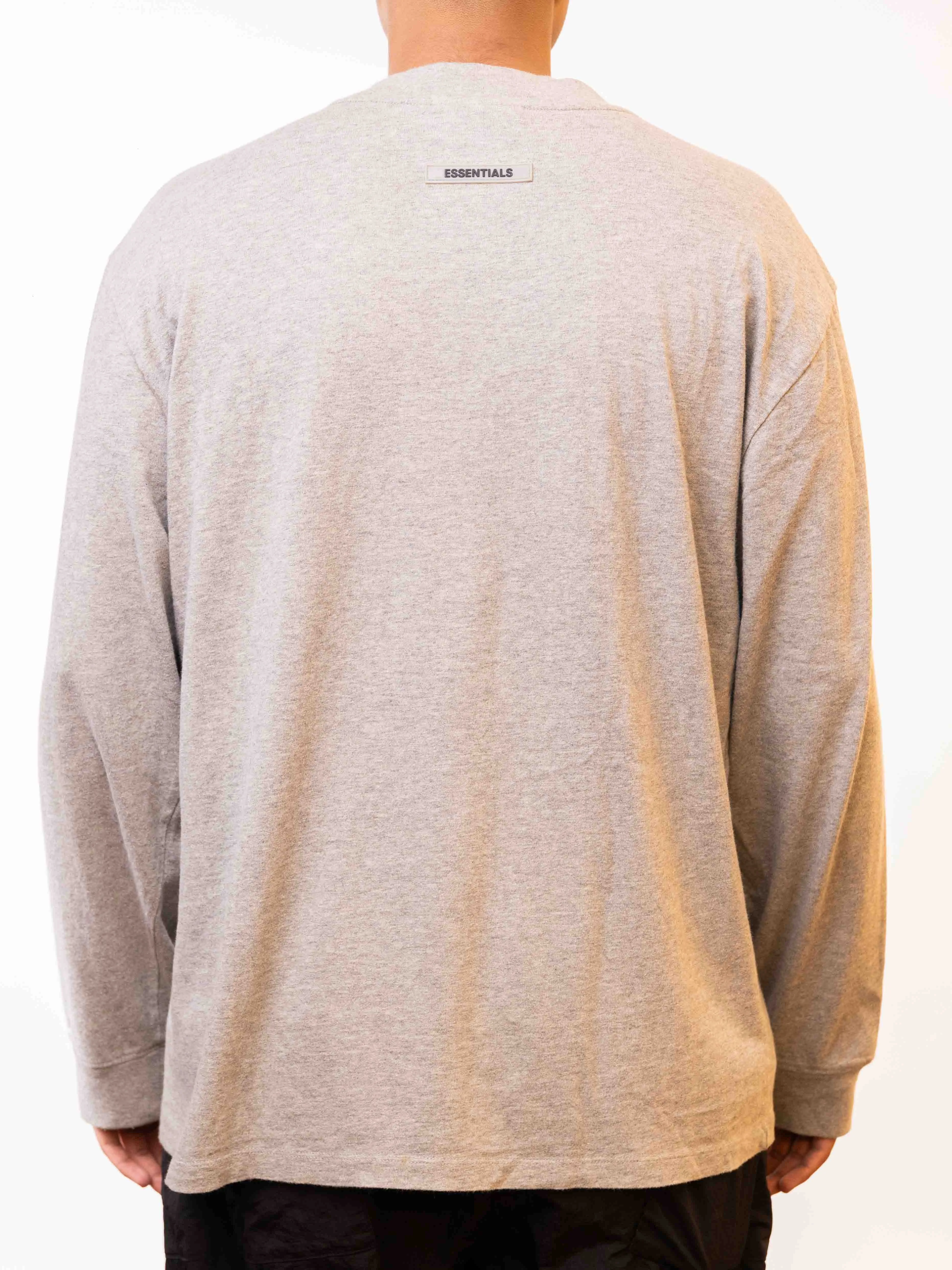 ESSENTIALS BOXY LONG SLEEVE T-SHIRT GREY